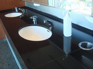 c}zeZ`[TU^[restroom2
